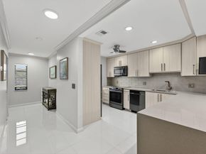 8450 Casa Del Lago J, Boca Raton FL 33433
