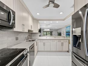8450 Casa Del Lago J, Boca Raton FL 33433