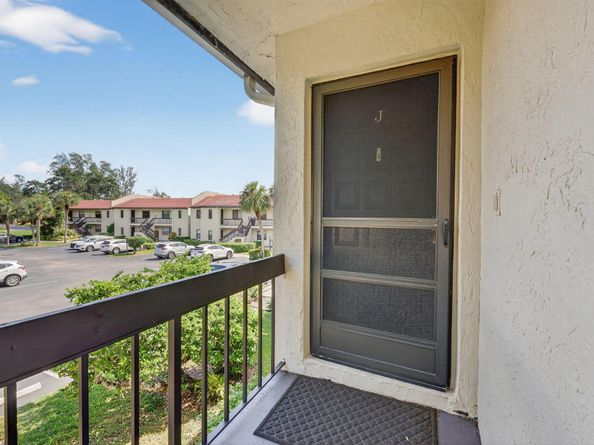 8450 Casa Del Lago J, Boca Raton FL 33433