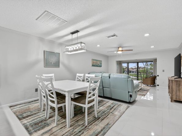 8450 Casa Del Lago J, Boca Raton FL 33433