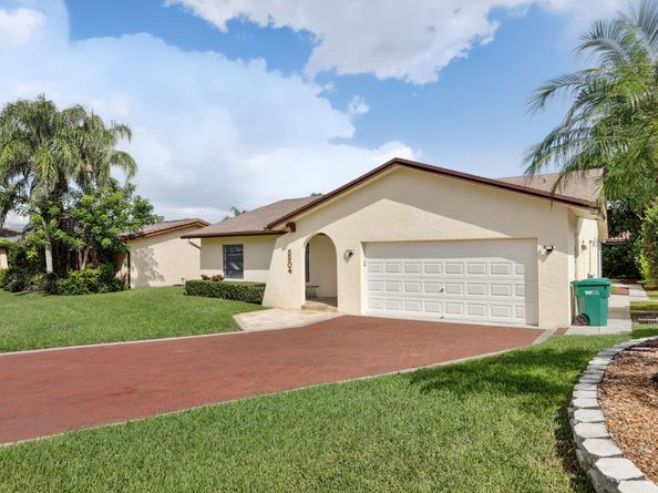 5904 Blue Beech Ct, Tamarac FL 33319