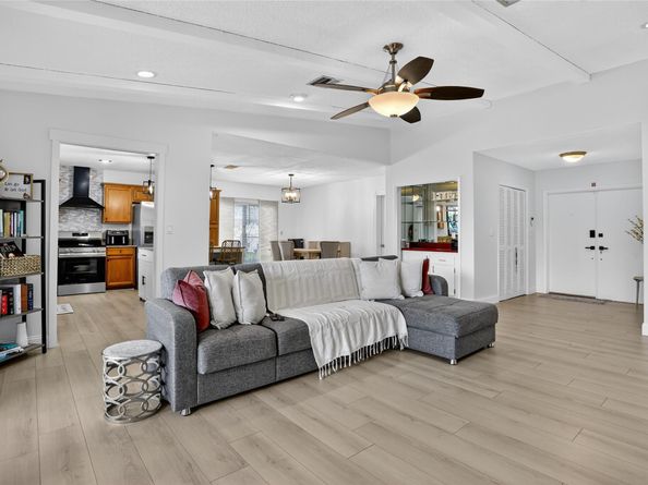 5904 Blue Beech Ct, Tamarac FL 33319