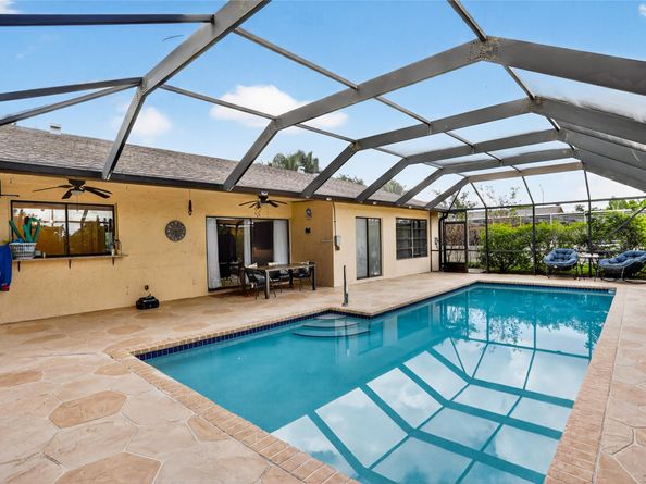 5904 Blue Beech Ct, Tamarac FL 33319