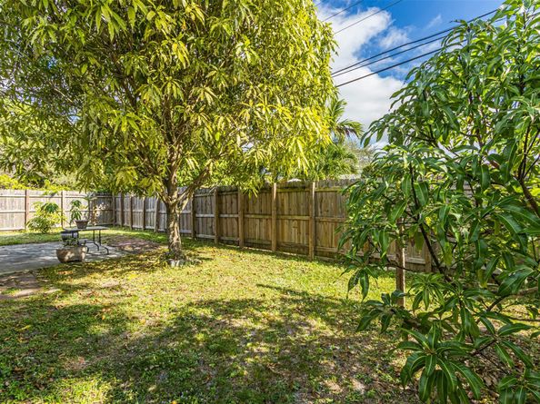 1610 SW 68th Ter, North Lauderdale FL 33068