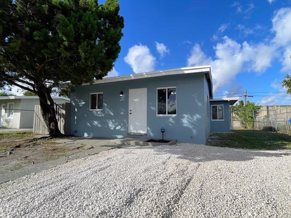 1774 Lauderdale Manor Dr, Fort Lauderdale FL 33311