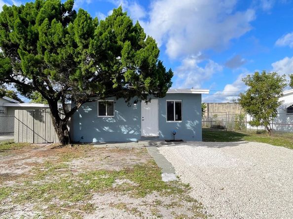 1774 Lauderdale Manor Dr, Fort Lauderdale FL 33311