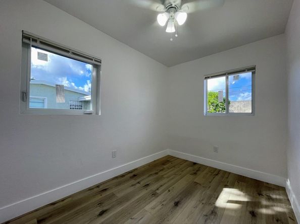 1774 Lauderdale Manor Dr, Fort Lauderdale FL 33311