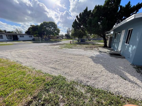 1774 Lauderdale Manor Dr, Fort Lauderdale FL 33311