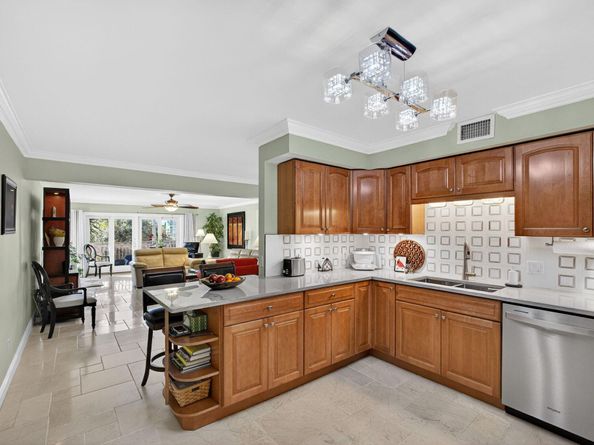 129 S Golfview Road 7, Lake Worth Beach FL 33460