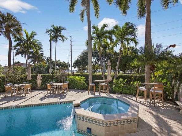 129 S Golfview Road 7, Lake Worth Beach FL 33460