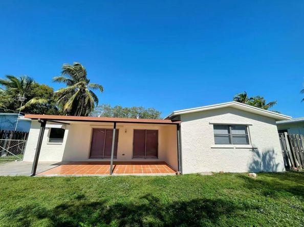 7750 Atlanta St, Hollywood FL 33024