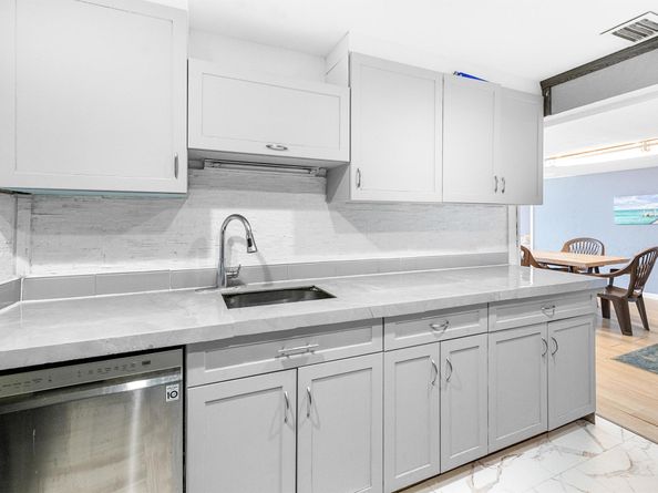 5600 N Flagler Drive 407, West Palm Beach FL 33407