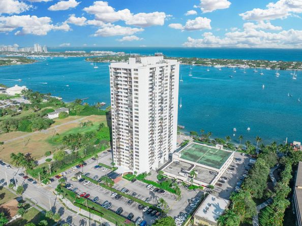 5600 N Flagler Drive 407, West Palm Beach FL 33407