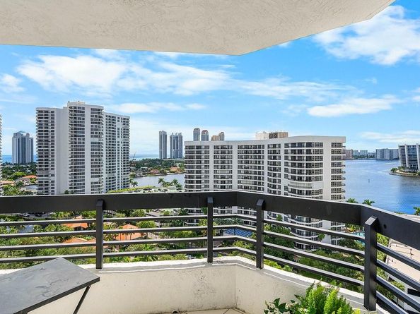 3500 Mystic Pointe Dr 1808, Aventura FL 33180