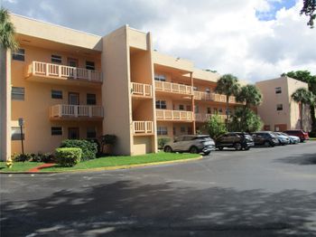 8390 Lagos De Campo Blvd