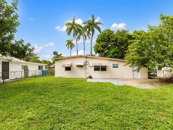 3701 SW 43rd Ave, West Park FL 33023
