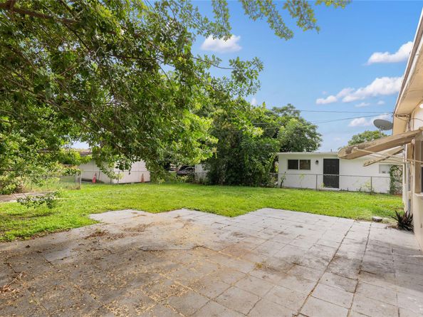 3701 SW 43rd Ave, West Park FL 33023
