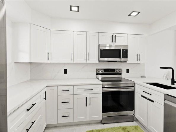 112 Royal Park Drive 4b, Oakland Park FL 33309