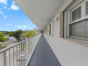 112 Royal Park Drive 4b, Oakland Park FL 33309