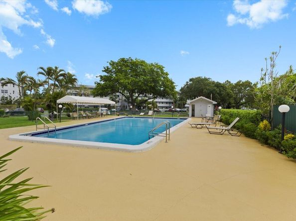 112 Royal Park Drive 4b, Oakland Park FL 33309