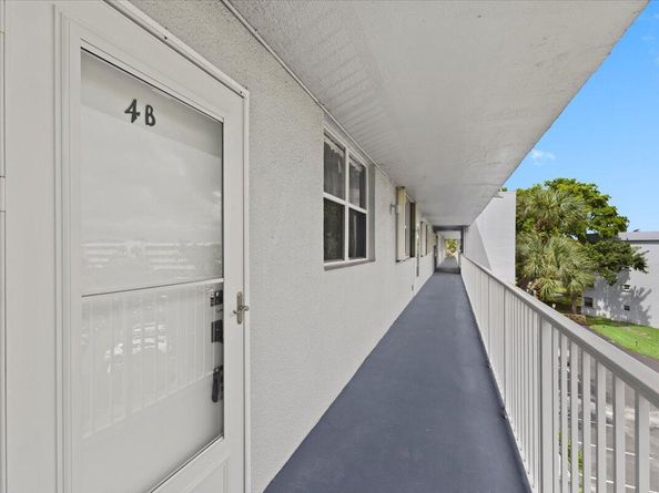 112 Royal Park Drive 4b, Oakland Park FL 33309