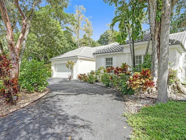 3564 Sanctuary Dr, Coral Springs FL 33065