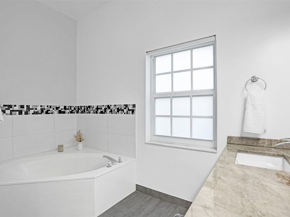 3564 Sanctuary Dr, Coral Springs FL 33065