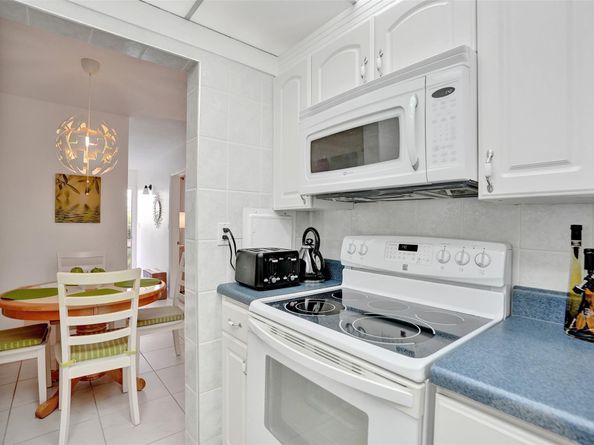 17001 NE 13th Ave 104, Miami FL 33162