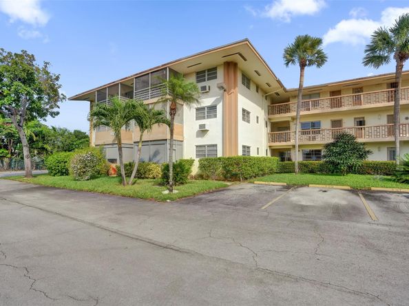 17001 NE 13th Ave 104, Miami FL 33162