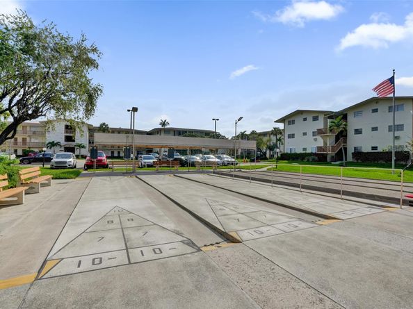 17001 NE 13th Ave 104, Miami FL 33162