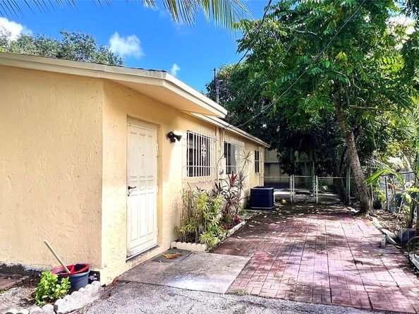 6000 NW 41st Ter, North Lauderdale FL 33319