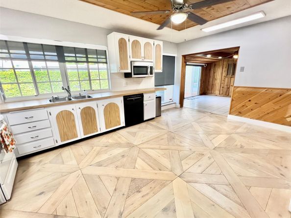 10571 Sunset Strip, Sunrise FL 33322