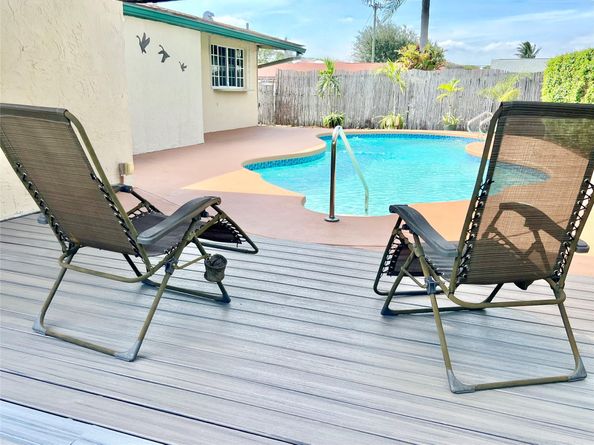 10571 Sunset Strip, Sunrise FL 33322