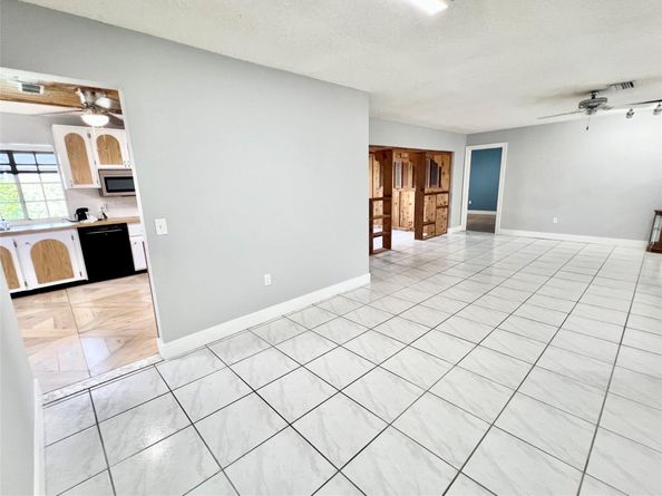 10571 Sunset Strip, Sunrise FL 33322