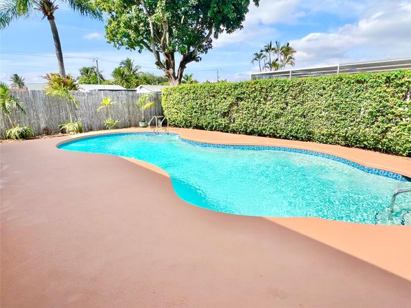 10571 Sunset Strip, Sunrise FL 33322