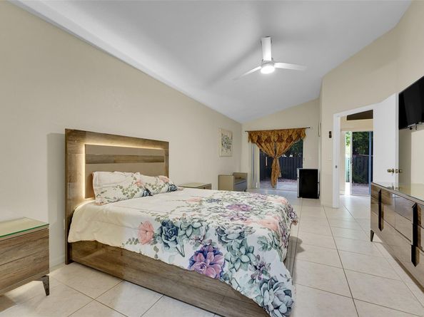 1219 Scioto Rd, North Lauderdale FL 33068