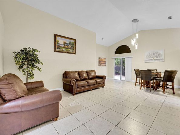 1219 Scioto Rd, North Lauderdale FL 33068