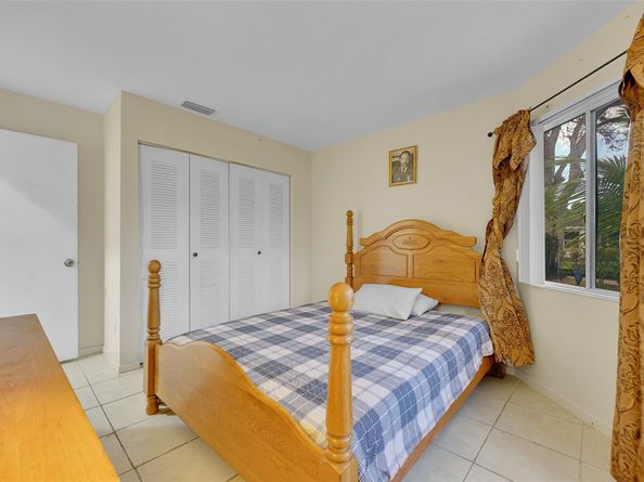 1219 Scioto Rd, North Lauderdale FL 33068