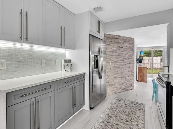 81 NW 47th Ct, Fort Lauderdale FL 33309