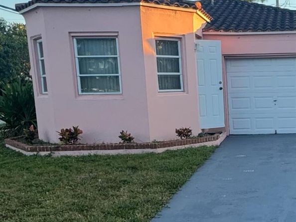 1600 Van Buren Street, Hollywood FL 33020