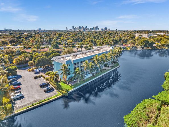 801 NE 18th Ct 103, Fort Lauderdale FL 33305
