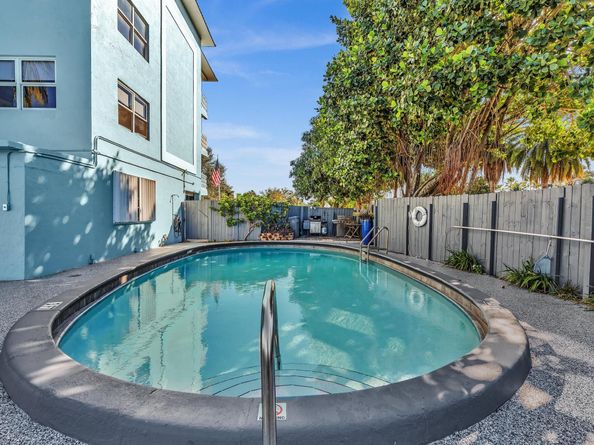 801 NE 18th Ct 103, Fort Lauderdale FL 33305