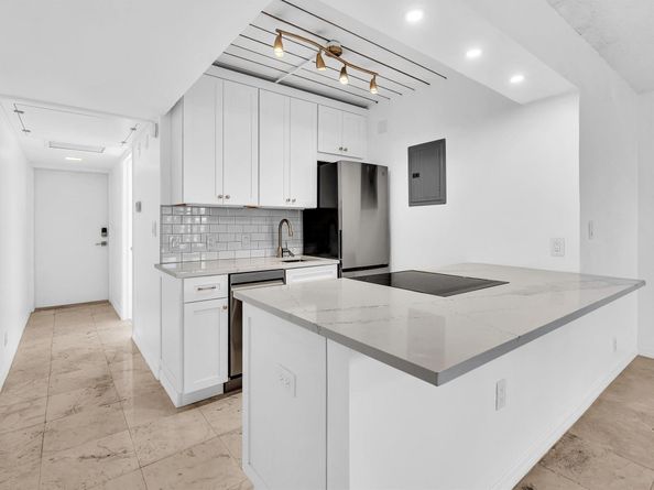 801 NE 18th Ct 103, Fort Lauderdale FL 33305