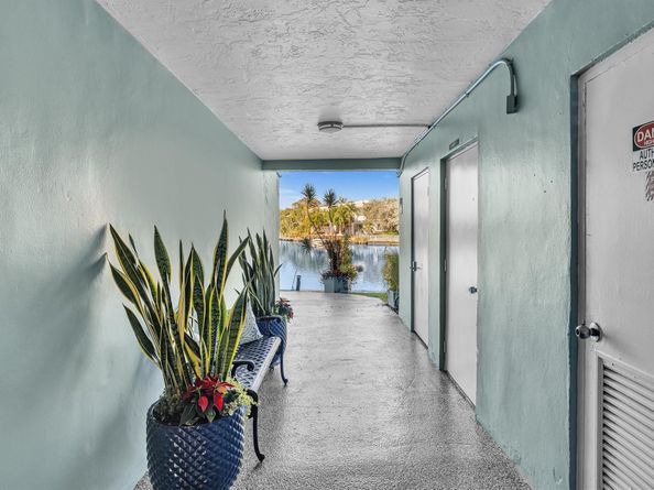 801 NE 18th Ct 103, Fort Lauderdale FL 33305