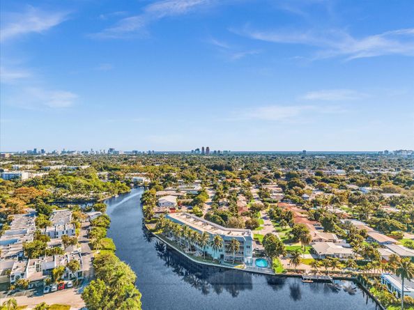 801 NE 18th Ct 103, Fort Lauderdale FL 33305