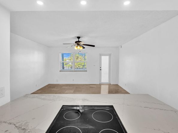 801 NE 18th Ct 103, Fort Lauderdale FL 33305