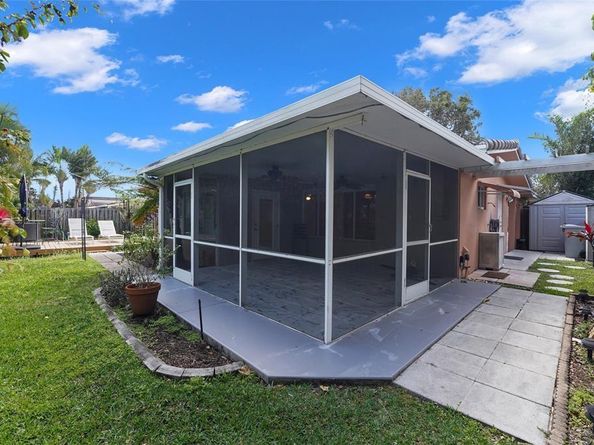 2725 SE 5th Ct, Pompano Beach FL 33062