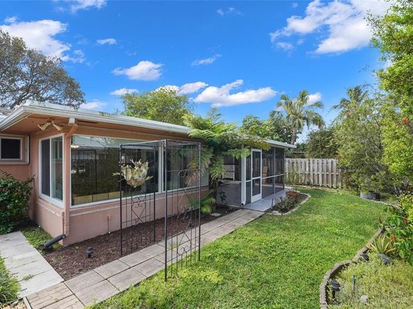 2725 SE 5th Ct, Pompano Beach FL 33062