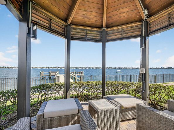 5200 N Flagler Drive SE 2006, West Palm Beach FL 33407