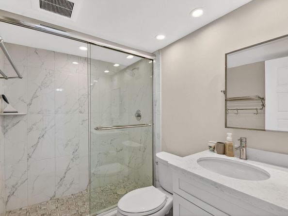 5200 N Flagler Drive SE 2006, West Palm Beach FL 33407